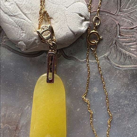 10k yellow gold jade pendant with diamond accents and 18” chain. - Picture 3 of 3